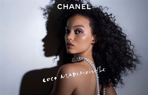 mannequin chanel coco mademoiselle.